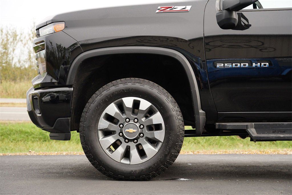 Used 2024 Chevrolet Silverado 2500 Custom w/ Custom Value Package image 11