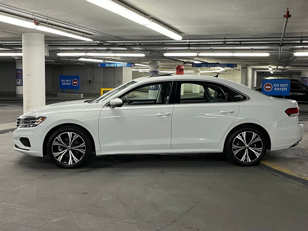 Certified 2022 Volkswagen Passat 2.0T SE FWD image 33