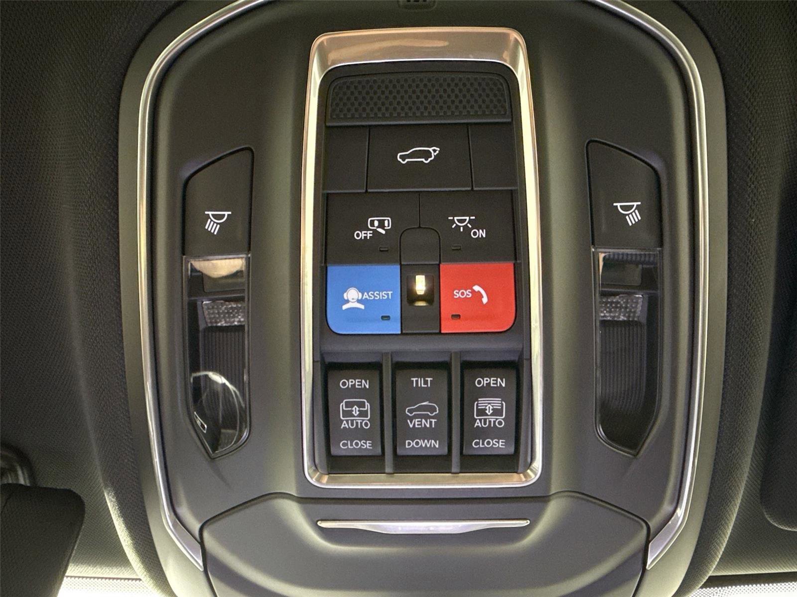 Used 2025 Jeep Grand Cherokee Limited image 23