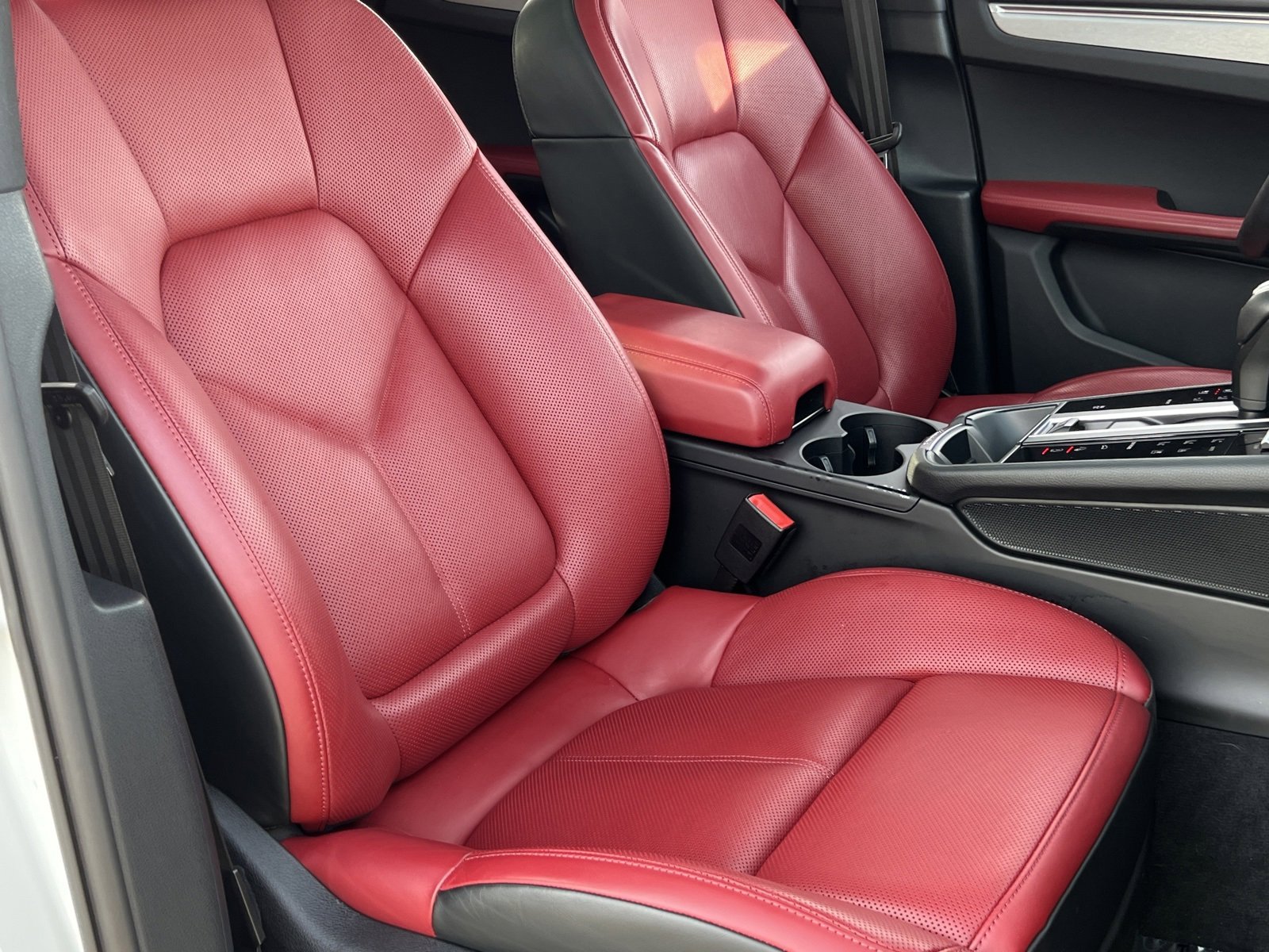 Certified 2024 Porsche Macan image 15