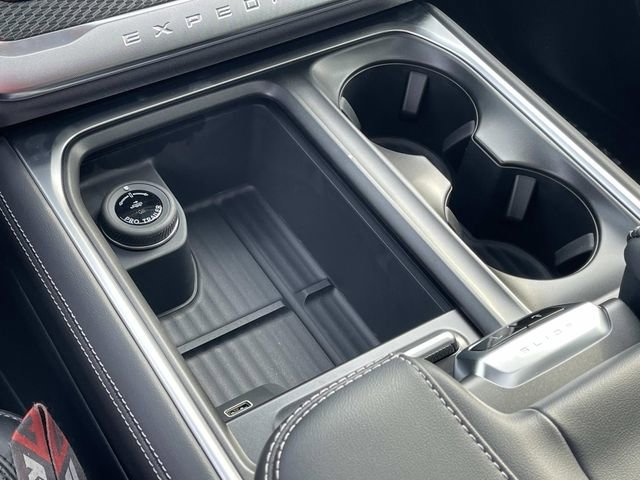 New 2026 Ford Expedition Platinum w/ Stealth Performance Package image 32
