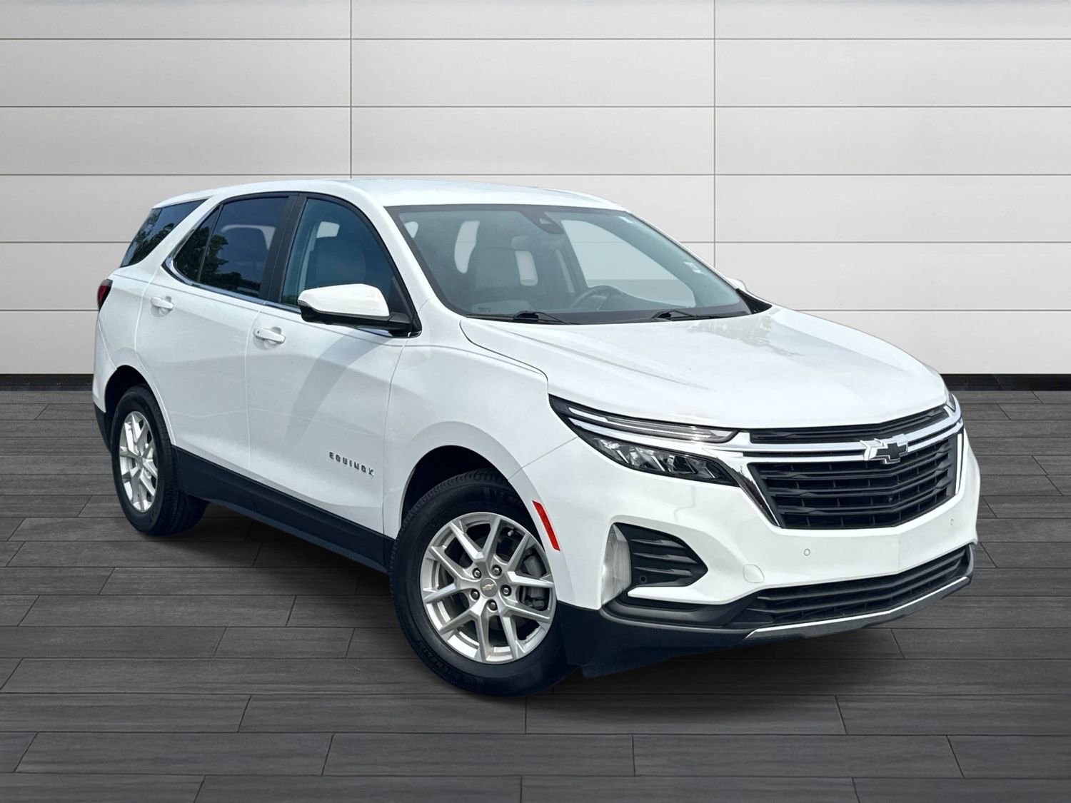 Used 2023 Chevrolet Equinox LT FWD image 2