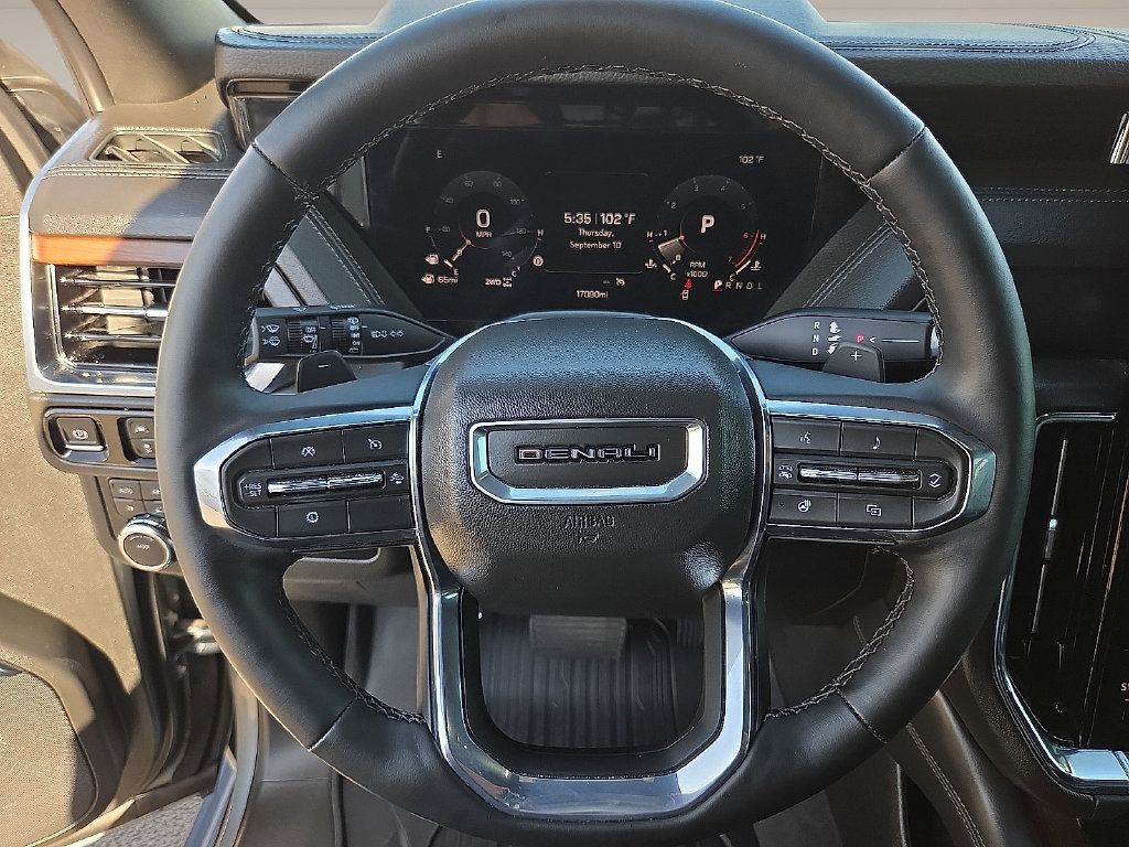 Used 2026 GMC Yukon Denali w/ Sun & Power Step Package AWD/4WD image 19