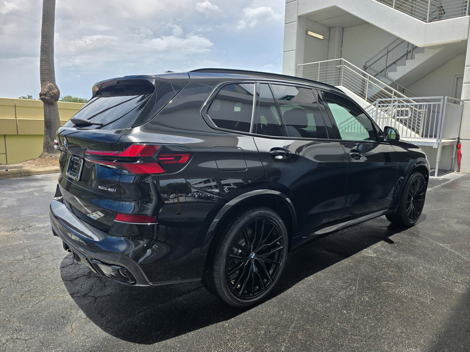 New 2026 BMW X5 xDrive40i w/ M Sport Package AWD/4WD image 3