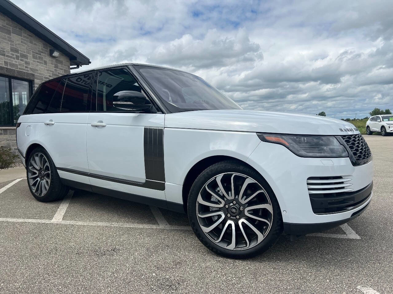 Used 2019 Land Rover Range Rover Supercharged image 3