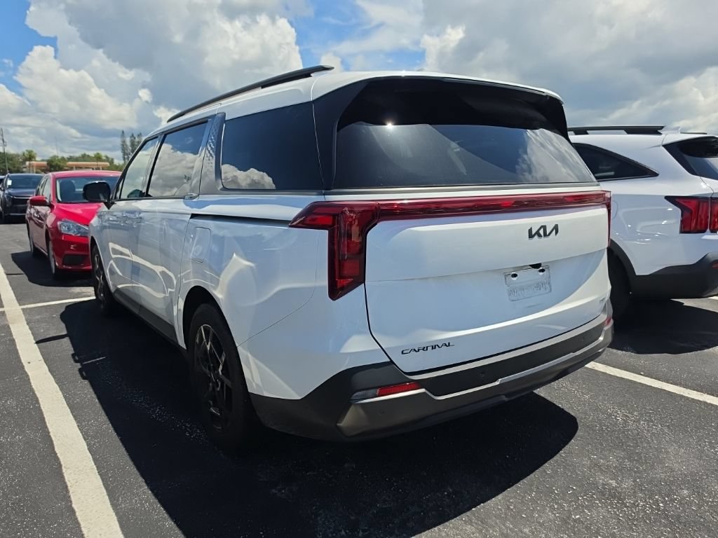 Certified 2025 Kia Carnival SX FWD image 12
