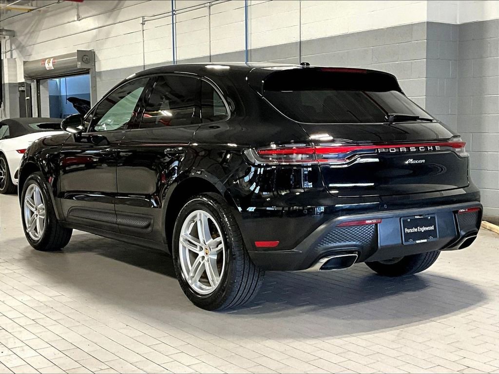 Certified 2023 Porsche Macan image 3
