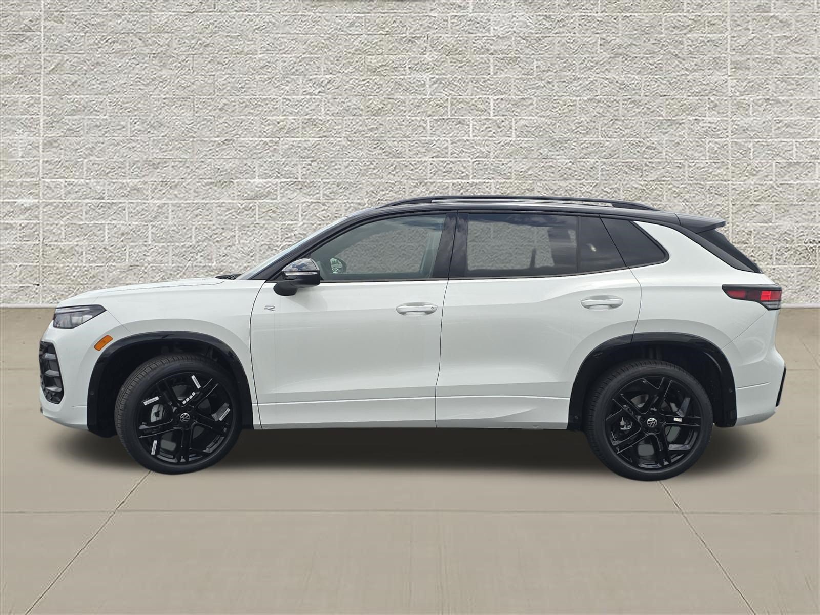 New 2026 Volkswagen Tiguan SE R-Line AWD/4WD image 4