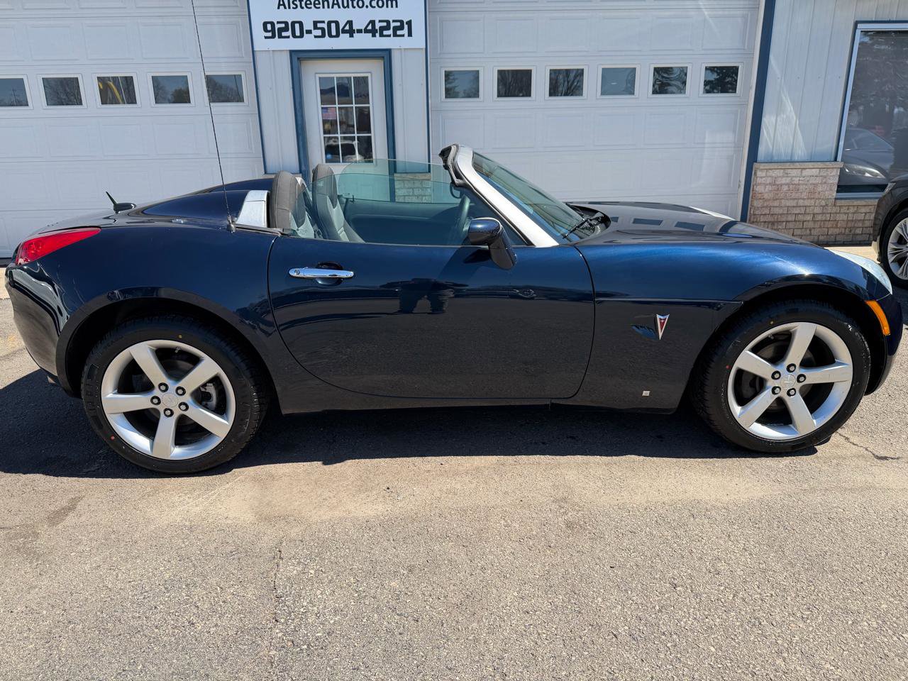 Used 2008 Pontiac Solstice Convertible w/ Preferred Package RWD image 10