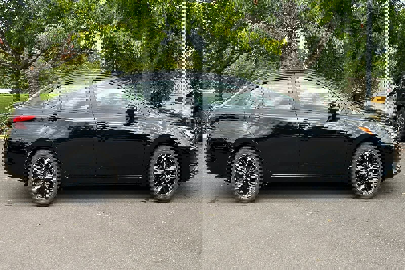 New 2025 Nissan Versa SR w/ Trunk Package image 8