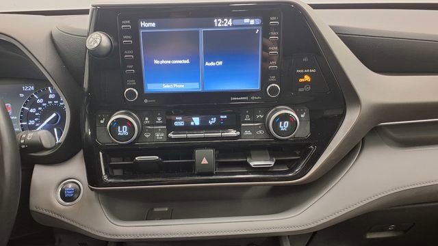Used 2020 Toyota Highlander XLE image 25