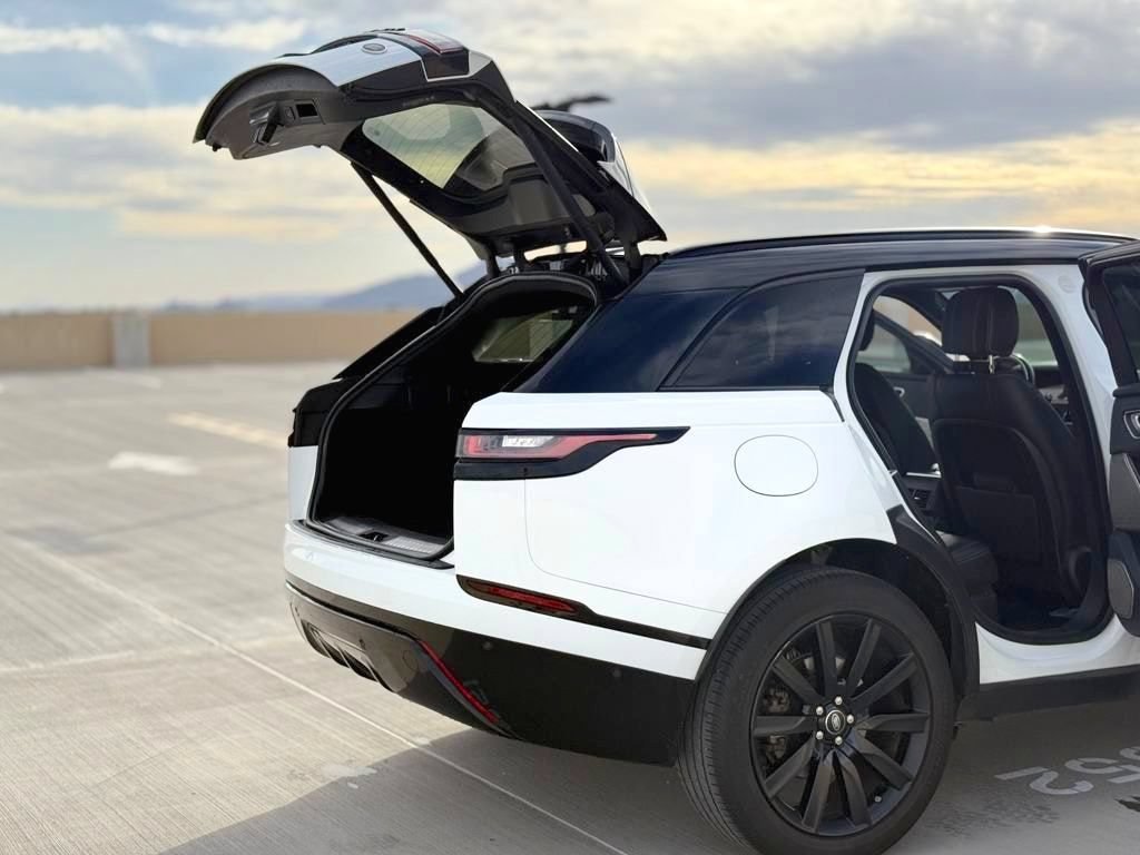 Used 2018 Land Rover Range Rover Velar R-Dynamic SE AWD/4WD image 12