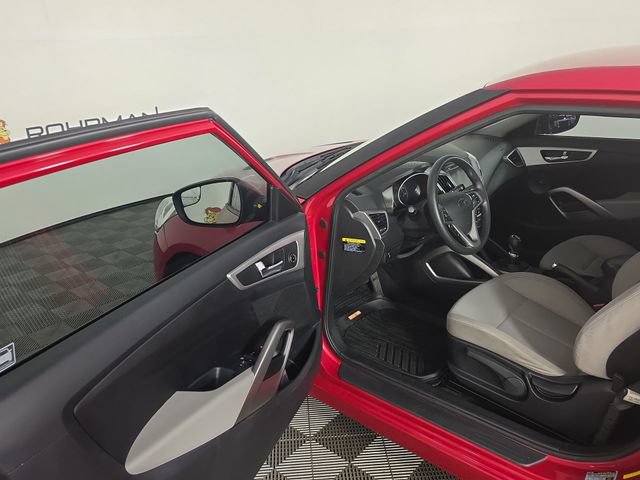 Used 2014 Hyundai Veloster FWD image 17