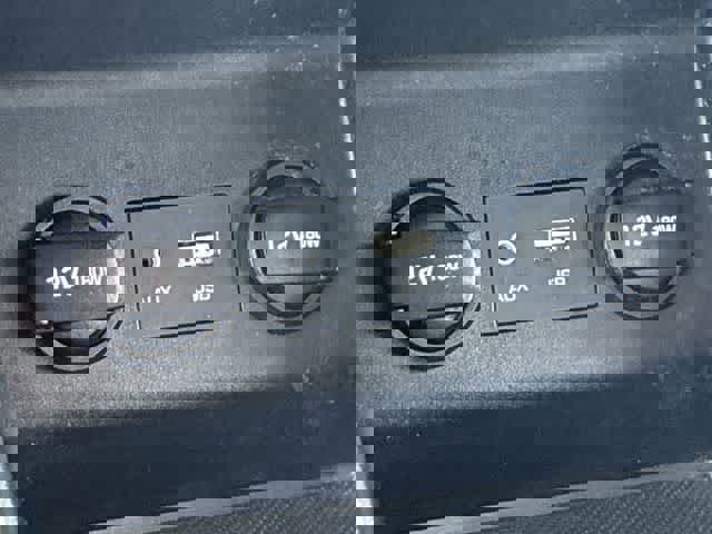 Used 2020 Hyundai Elantra SEL image 32