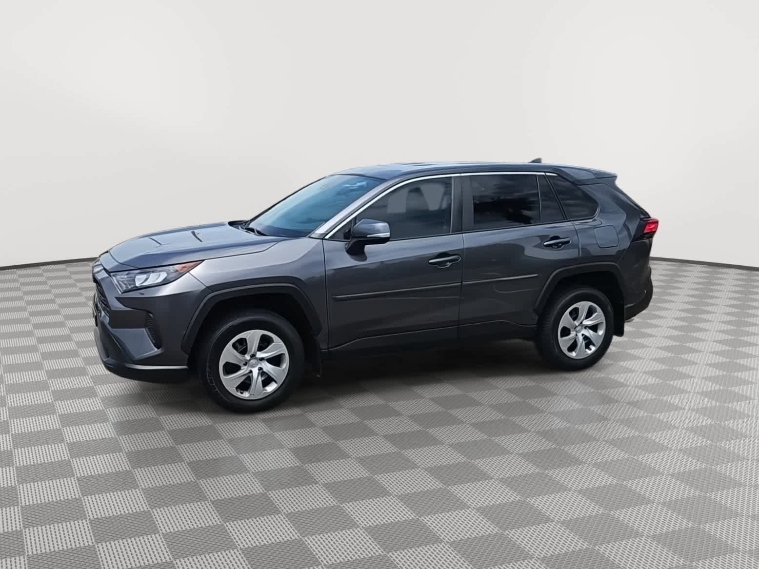 Used 2022 Toyota RAV4 LE AWD/4WD image 4