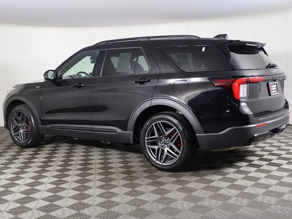 Used 2025 Ford Explorer ST-Line w/ ST-Line Street Pack AWD/4WD image 10