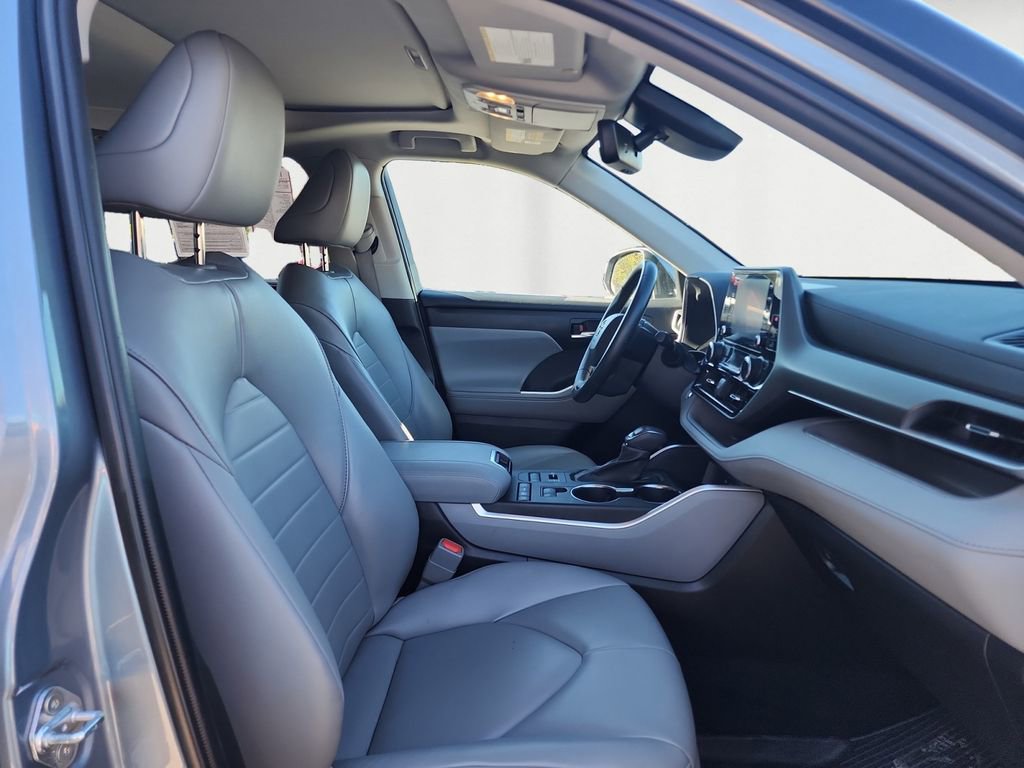 Used 2022 Toyota Highlander XLE image 15