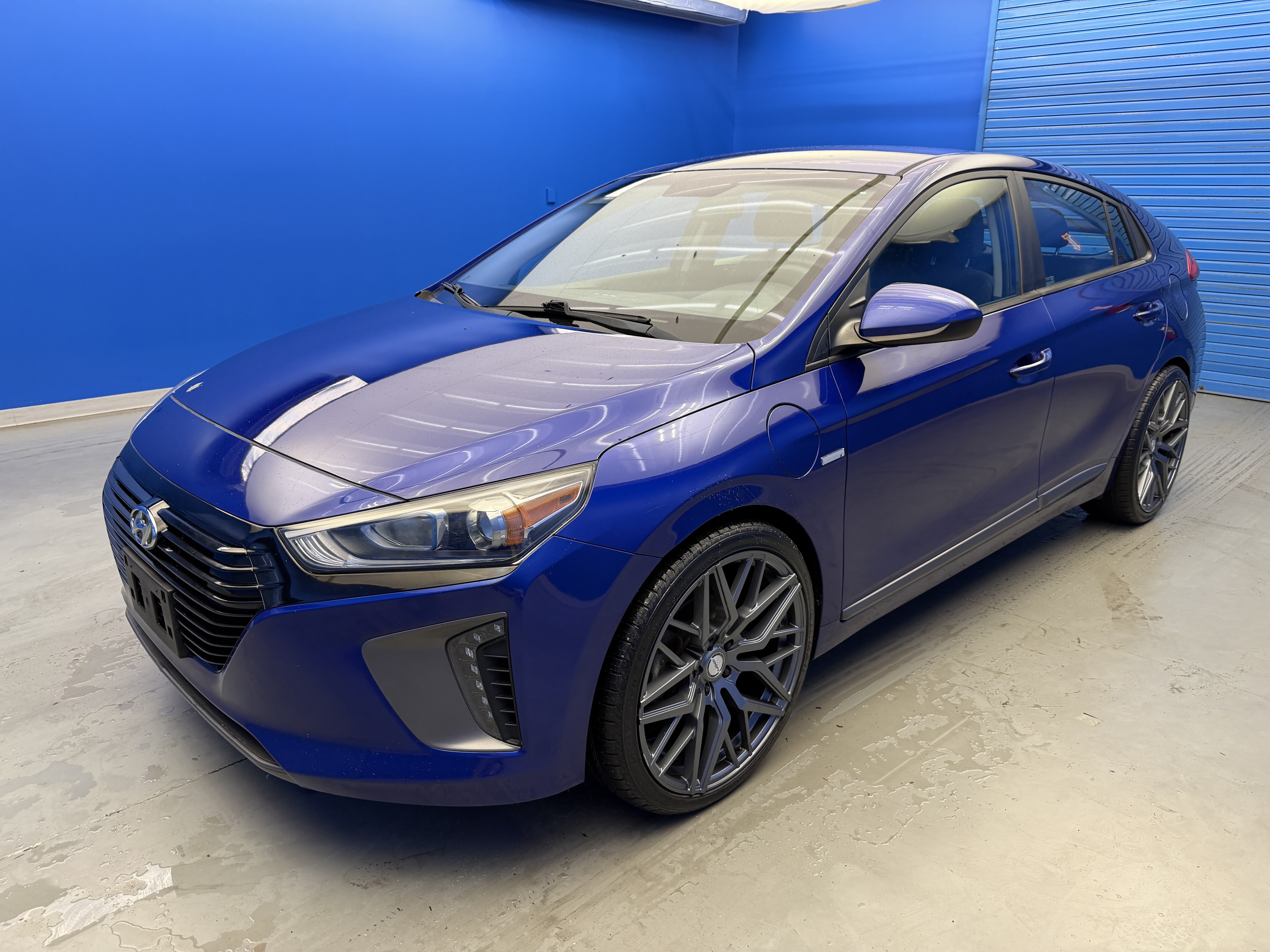 Used 2019 Hyundai Ioniq Plug-In Hybrid FWD image 4