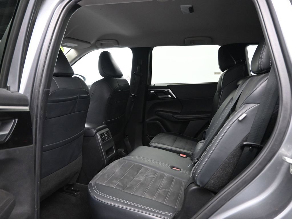 Used 2024 Mitsubishi Outlander SE image 27
