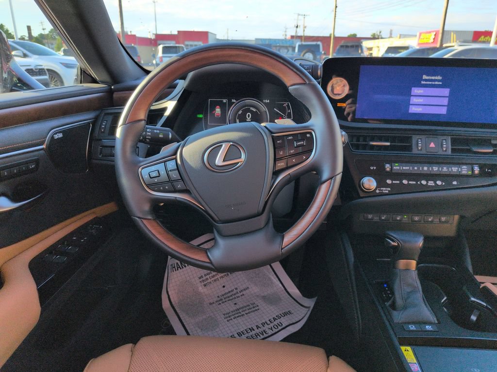 Used 2025 Lexus ES 300h Ultra Luxury w/ Accessory Package (Z1) FWD image 13