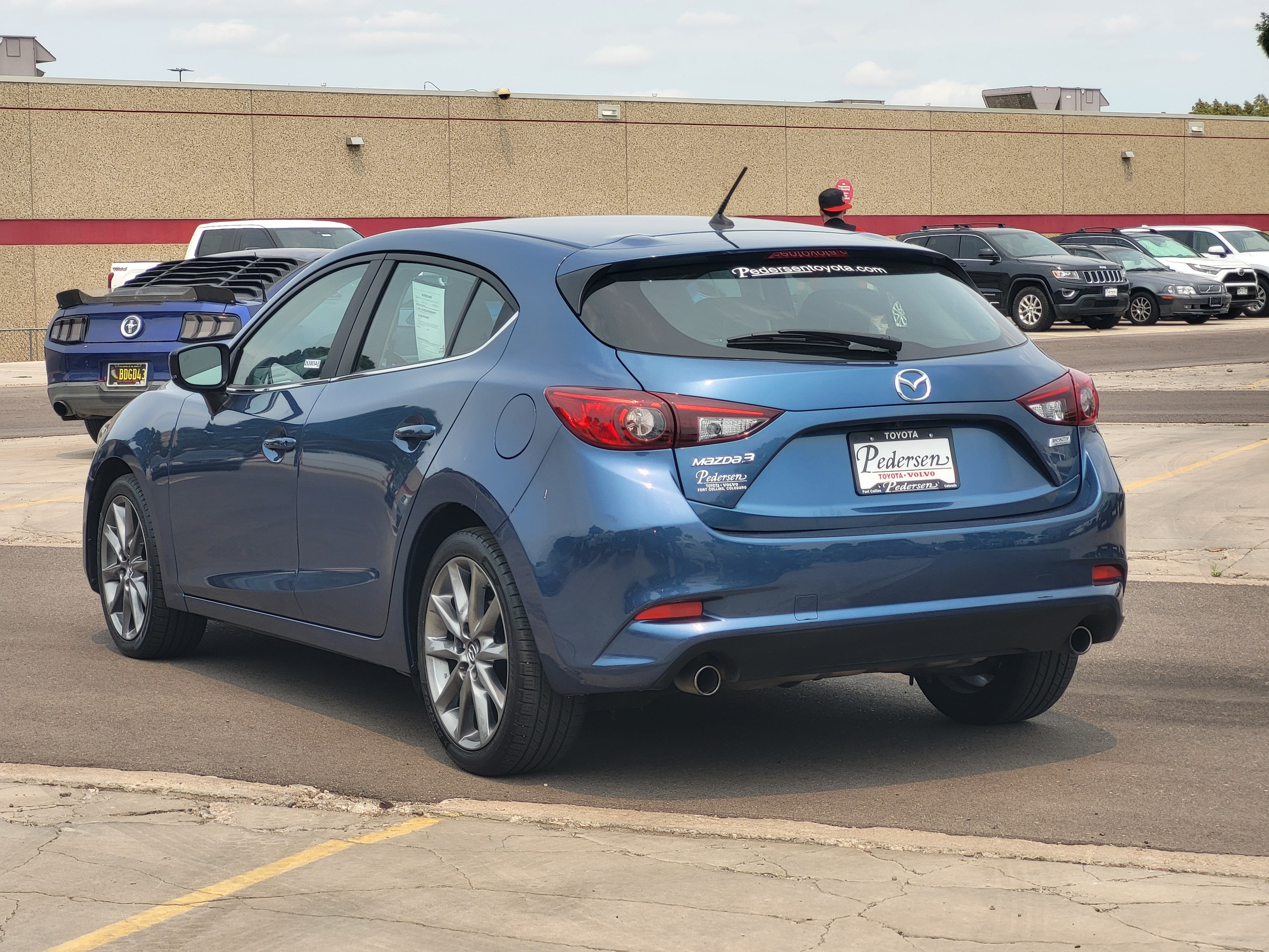 Used 2018 MAZDA MAZDA3 Touring FWD image 3