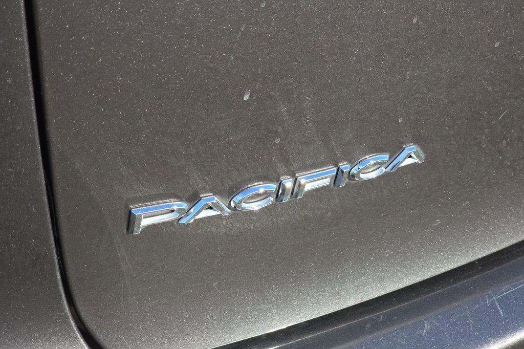 Used 2023 Chrysler Pacifica Limited image 27