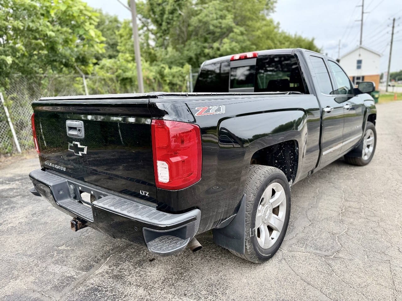 Used 2016 Chevrolet Silverado 1500 LTZ Z71 w/ LTZ Plus Package AWD/4WD image 5