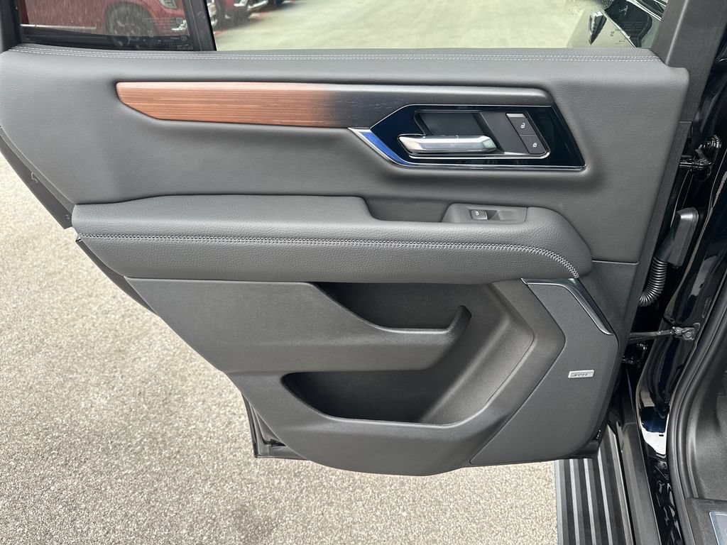 New 2026 GMC Yukon Denali w/ Sun & Power Step Package AWD/4WD image 37