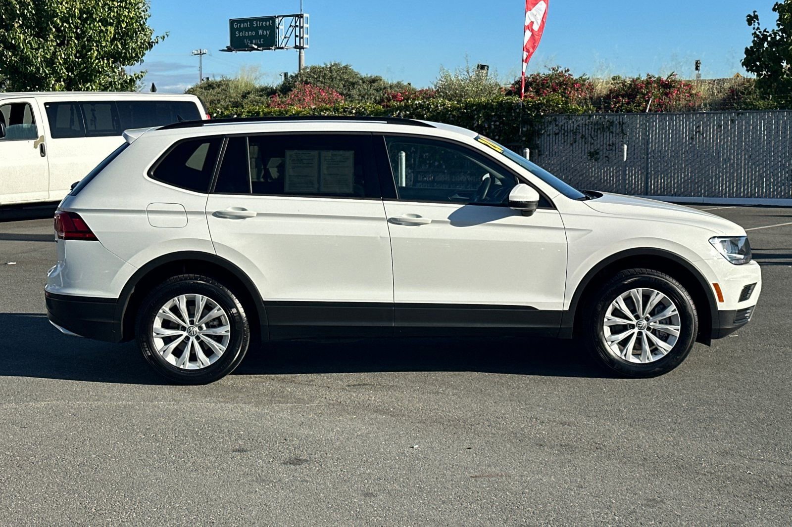 Used 2020 Volkswagen Tiguan S image 3
