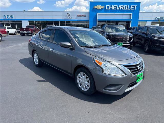 Used 2019 Nissan Versa SV image 4