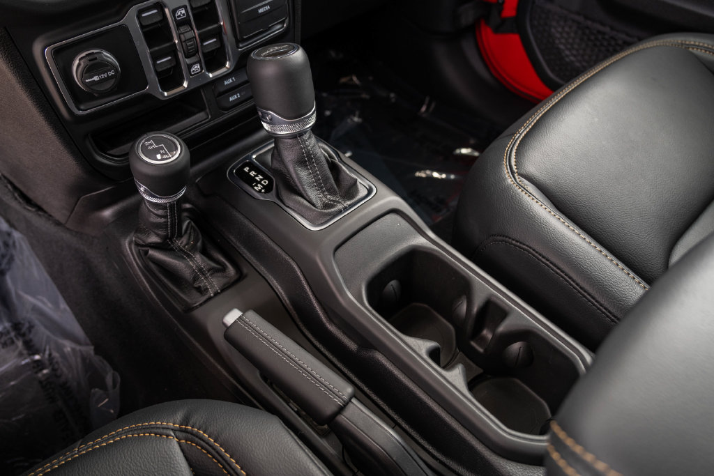 Used 2025 Jeep Gladiator Sport AWD/4WD image 19