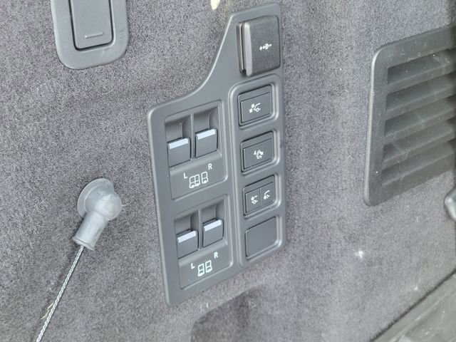 Used 2025 Land Rover Discovery Dynamic SE AWD/4WD image 13