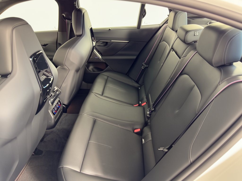 New 2027 BMW M5 w/ Carbon Package AWD/4WD image 25