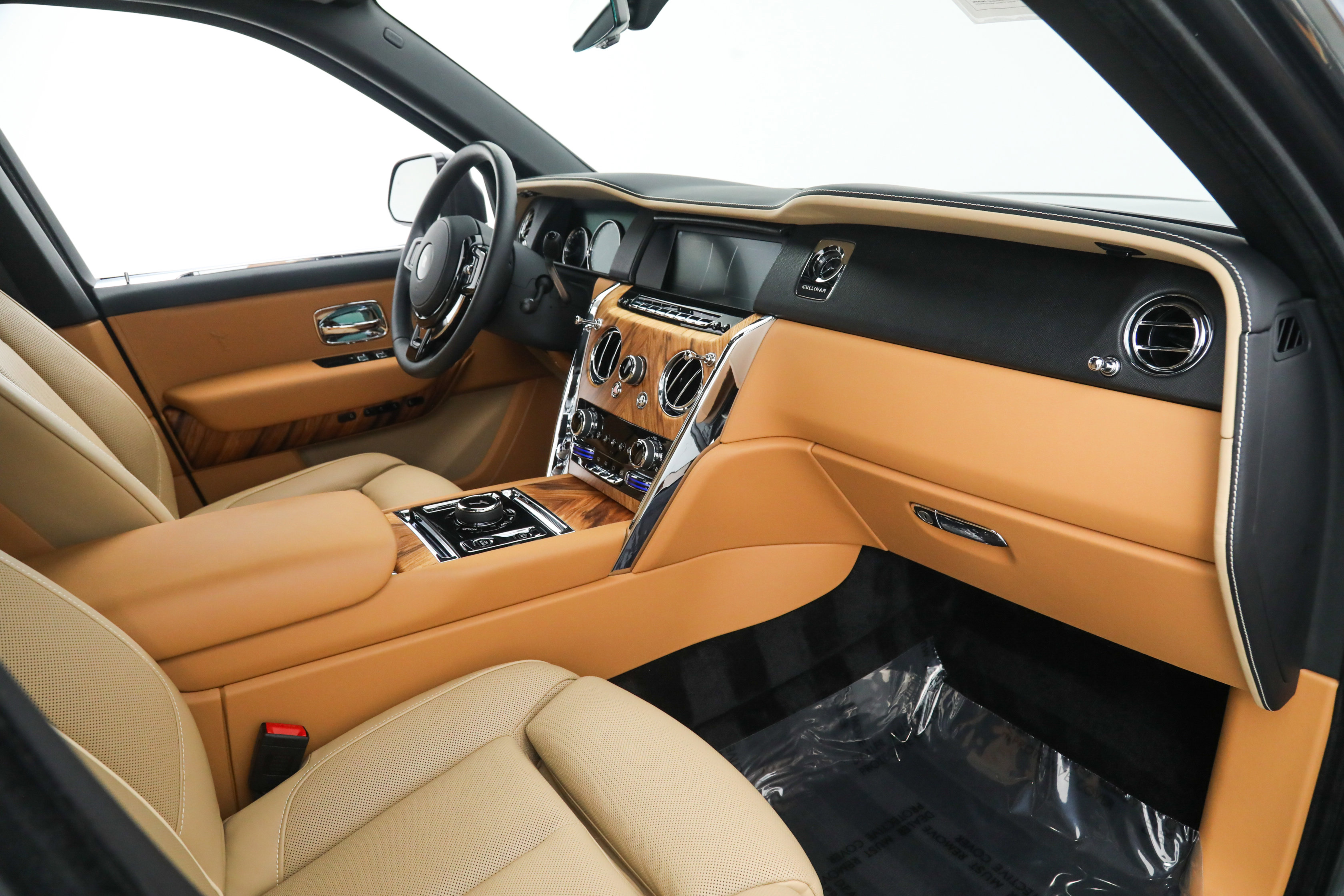 Used 2022 Rolls-Royce Cullinan image 18