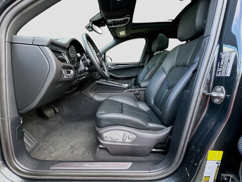Used 2024 Porsche Macan w/ Premium Plus Package AWD/4WD image 5