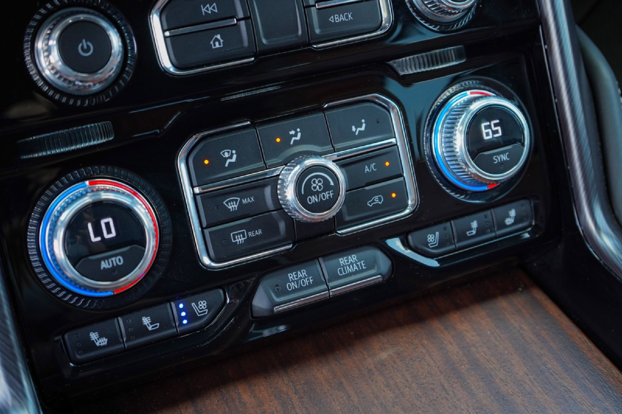 Used 2023 GMC Yukon Denali Ultimate AWD/4WD image 14