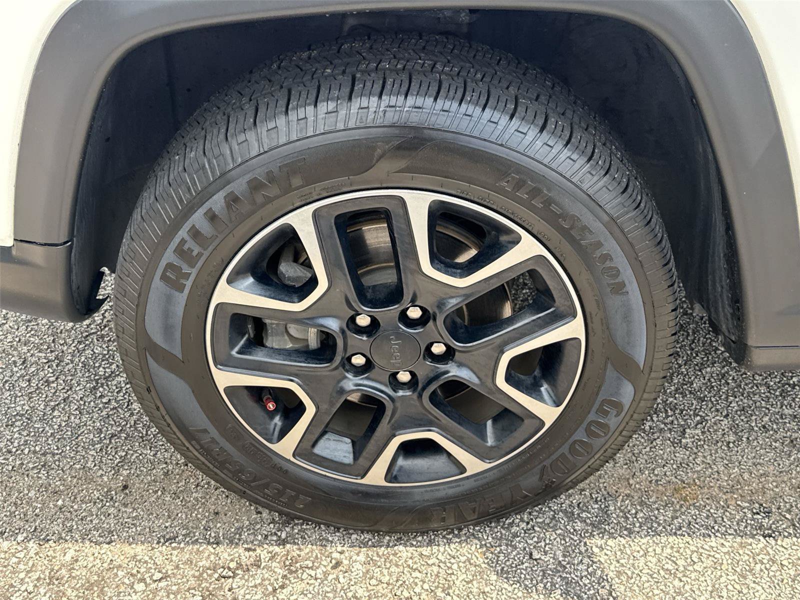 Used 2019 Jeep Compass Trailhawk w/ Cold Weather Group AWD/4WD image 10