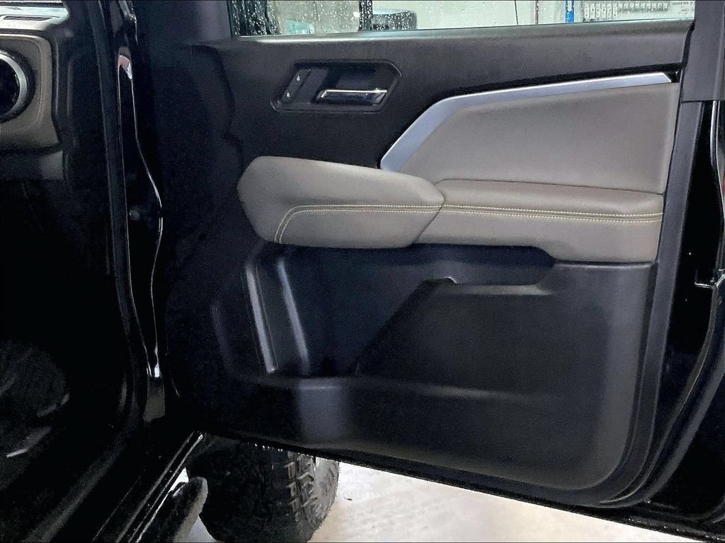 Used 2025 Chevrolet Colorado ZR2 w/ Technology Package AWD/4WD image 12