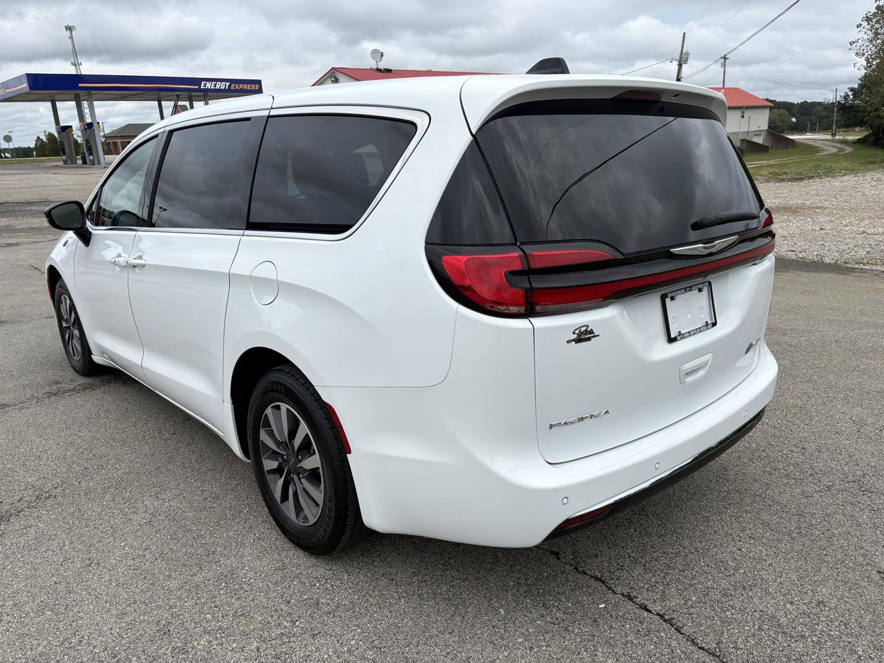 Used 2024 Chrysler Pacifica Limited FWD image 5