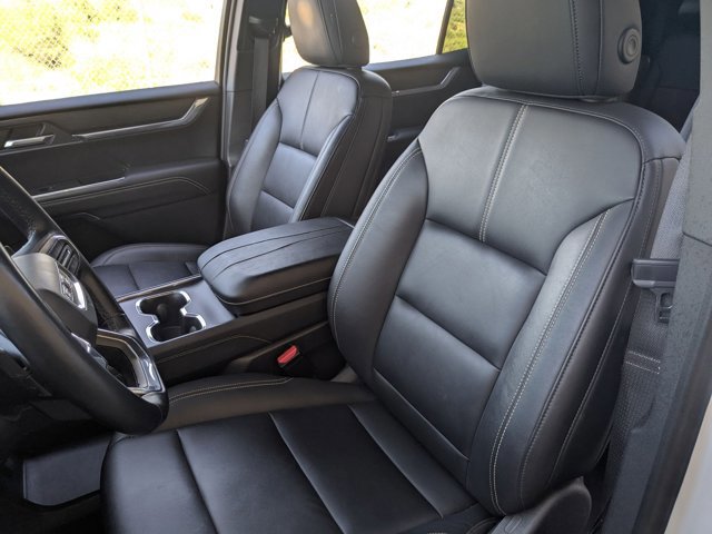 Used 2024 GMC Acadia Elevation image 16