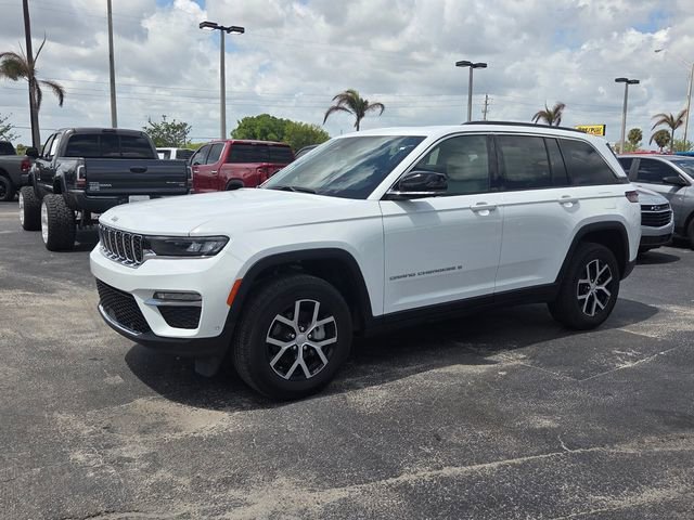 Certified 2024 Jeep Grand Cherokee Limited w/ Luxury Tech Group II image 3