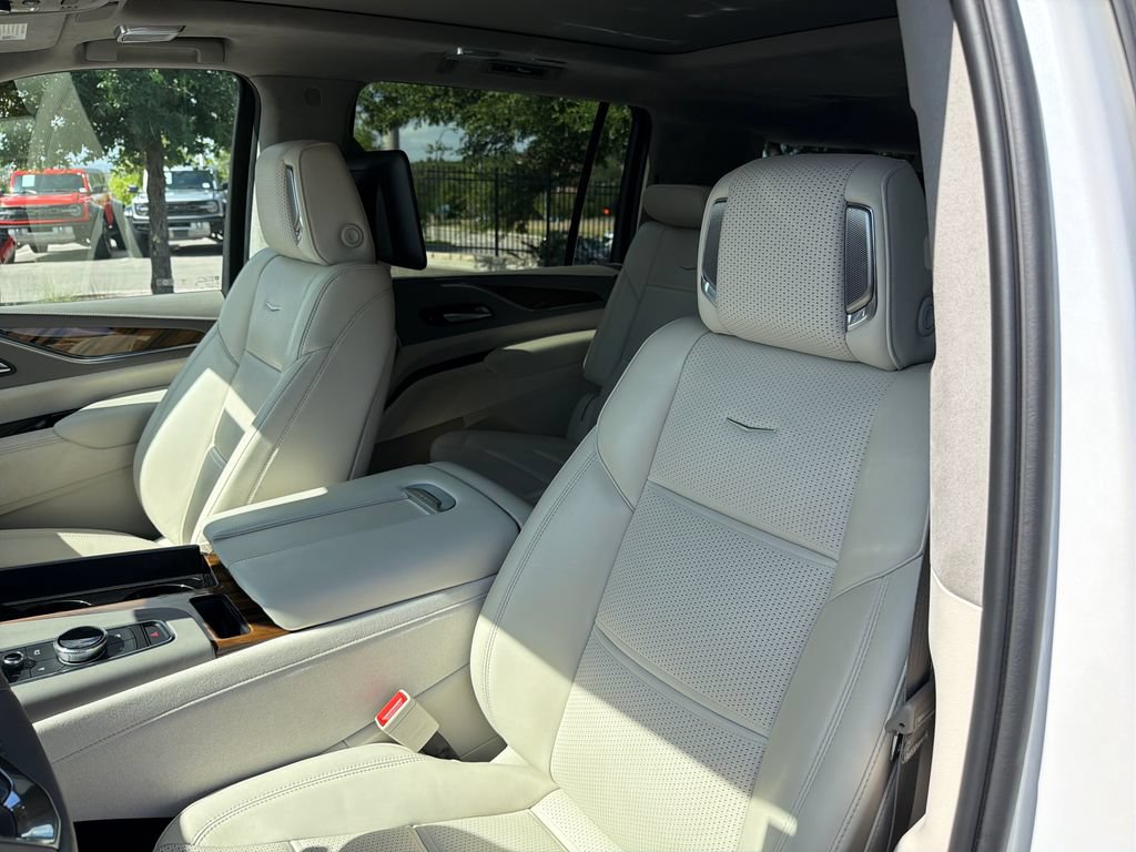 Used 2024 Cadillac Escalade ESV Sport Platinum w/ LPO, Floor Liner Package AWD/4WD image 23
