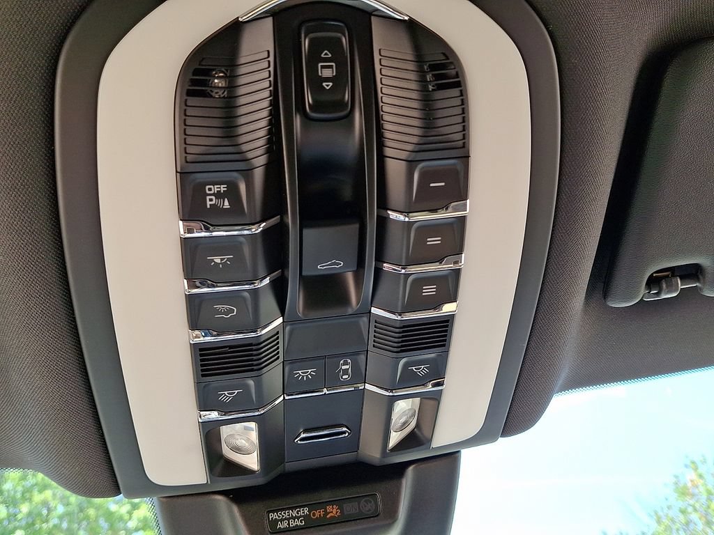 Used 2019 Porsche Macan AWD/4WD image 25