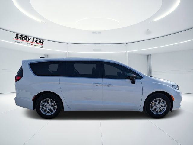 New 2026 Chrysler Pacifica Select FWD image 2