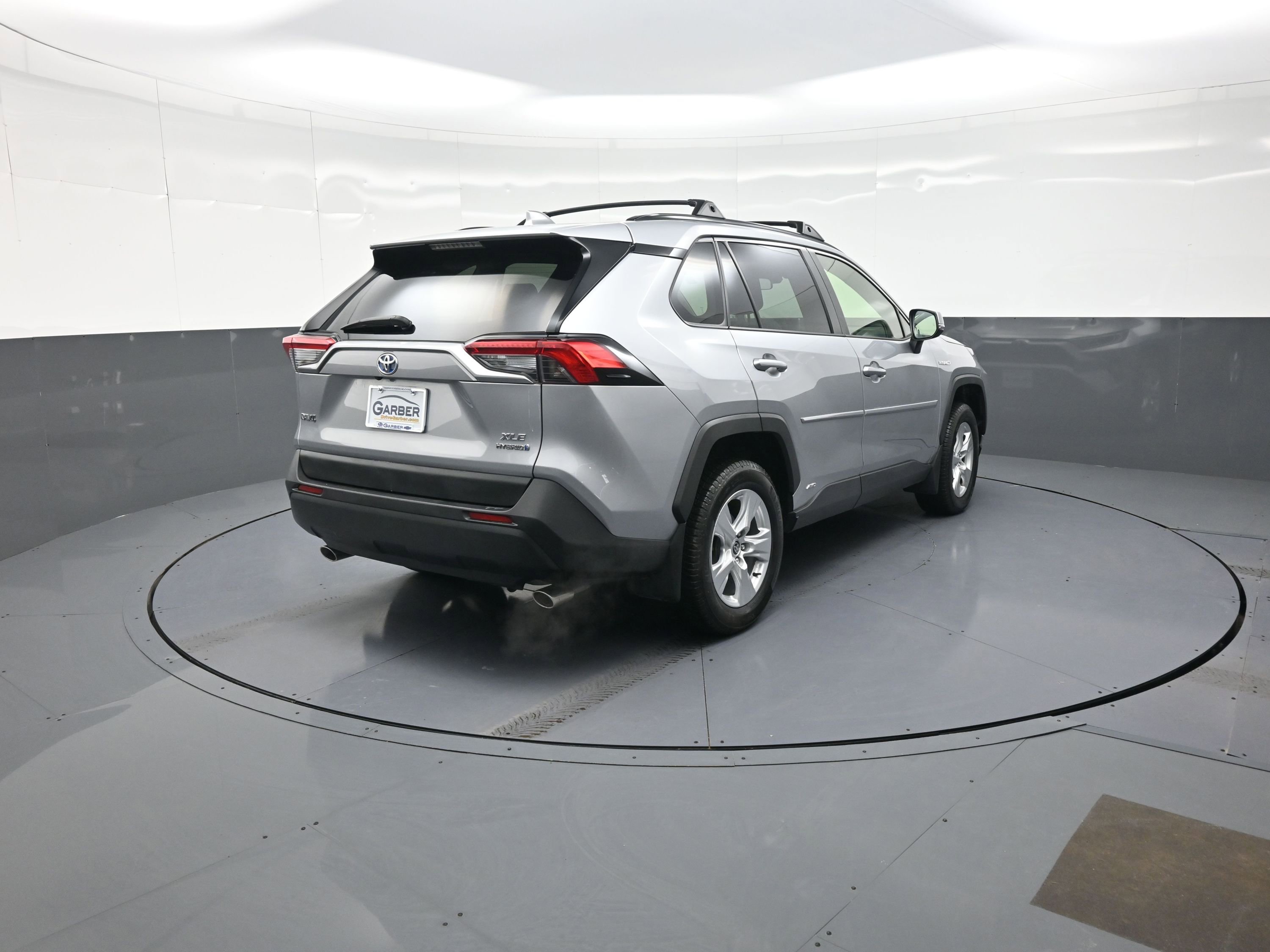 Used 2020 Toyota RAV4 XLE w/ Convenience Package image 3