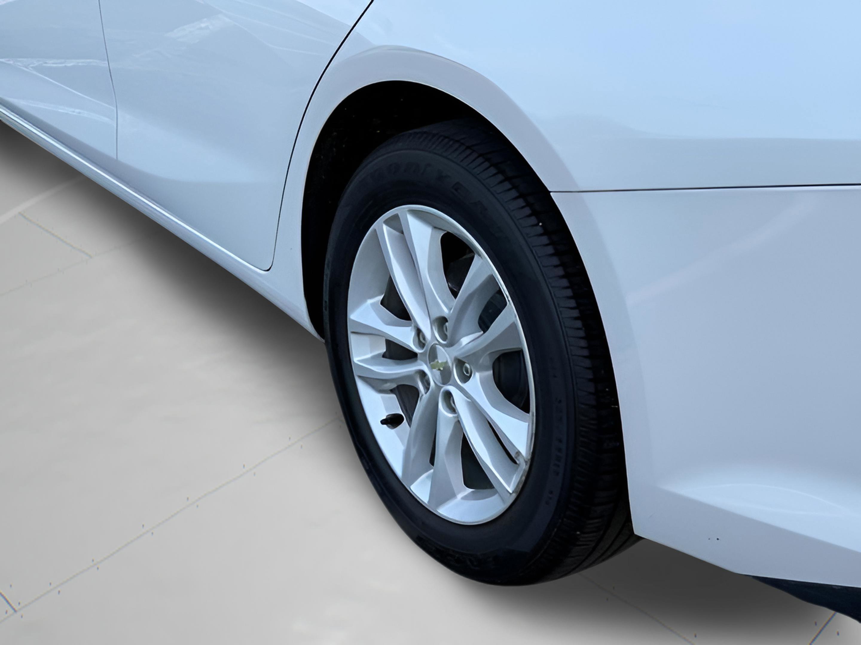 Used 2017 Chevrolet Malibu LT FWD image 30