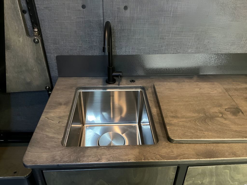 New 2025 RAM ProMaster 1500 w/ Quick Order Package 22G SLT image 12