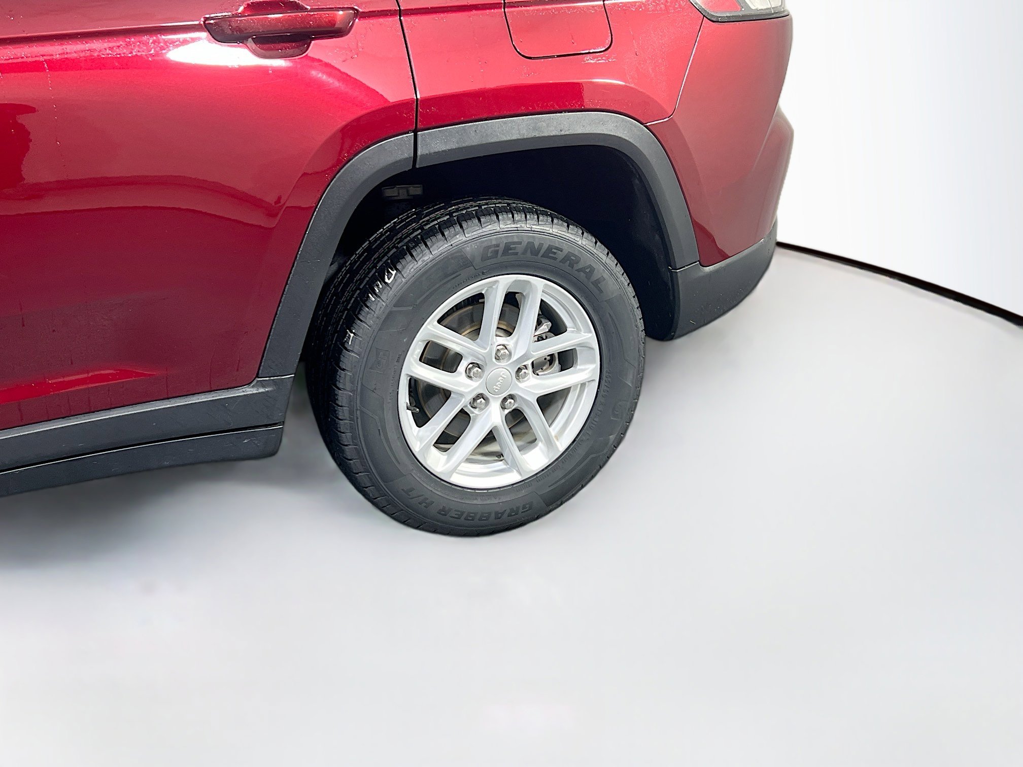 Used 2023 Jeep Grand Cherokee Laredo image 28