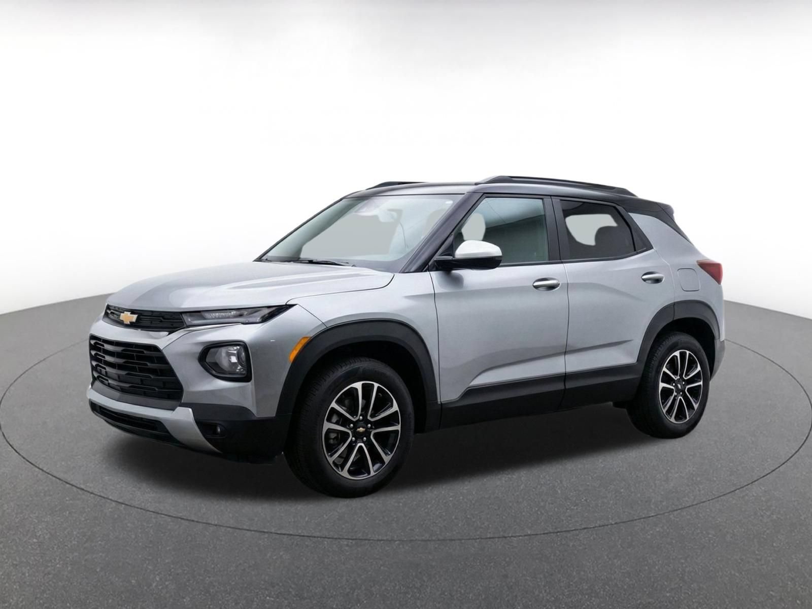 Used 2025 Chevrolet TrailBlazer LT FWD image 3