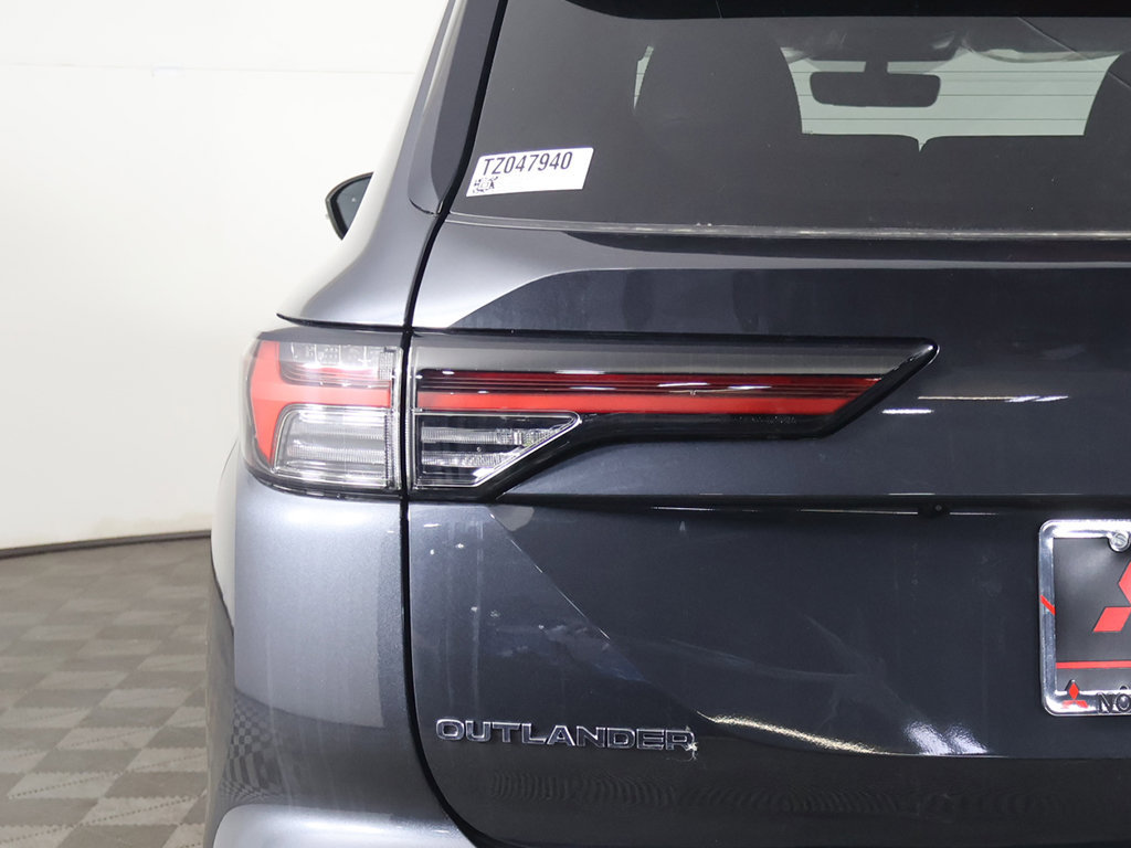 New 2026 Mitsubishi Outlander SE FWD image 17